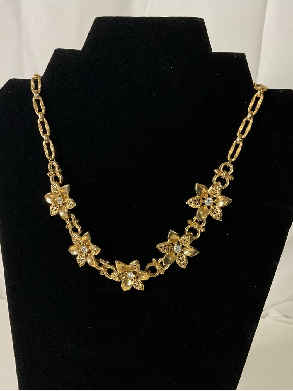 Vintage 1928 Jewelry Co gold tone Flower Rhinestone Necklace